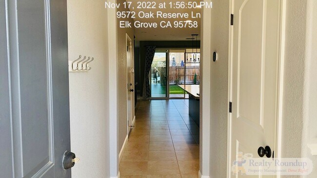 Building Photo - 4 Bed, 3 Bath Home in Elk Grove