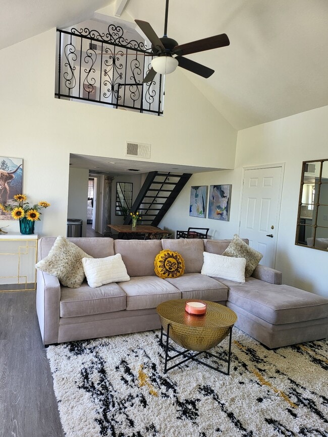 Building Photo - 1211 N Miller Rd