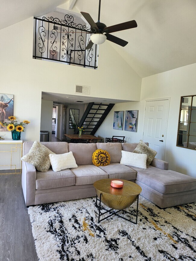 Foto del edificio - 1211 N Miller Rd