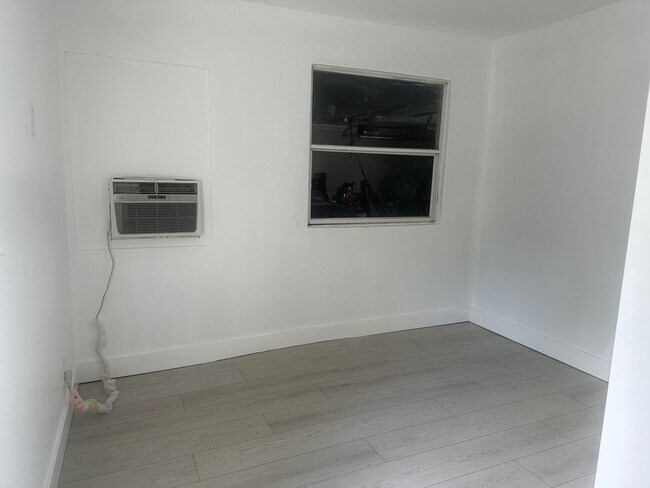 Foto del edificio - 11614 49th St N