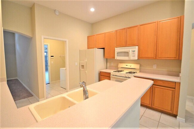 Building Photo - 10142 Whisper Pointe Dr