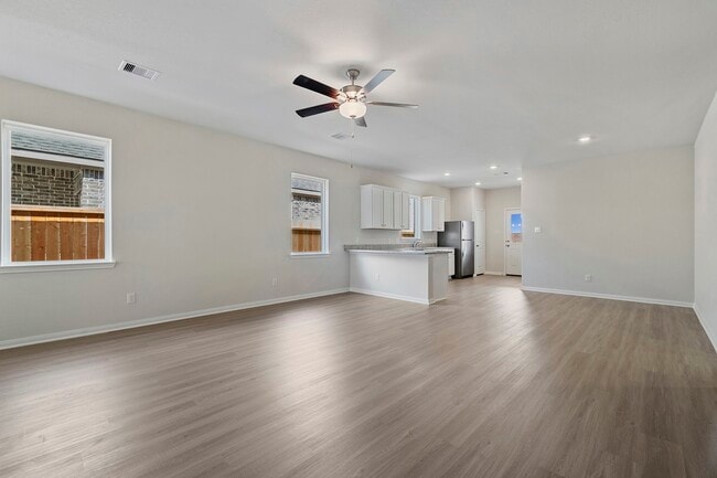 Building Photo - 1023 Whispering Winds Dr