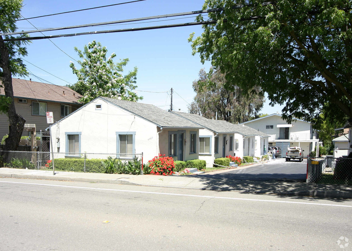 Building Photo - 4041-4067 Vineyard Ave
