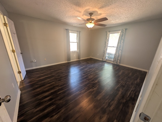 Building Photo - 140 Ridgeview Dr