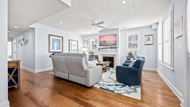 Building Photo - 701 E 8th St