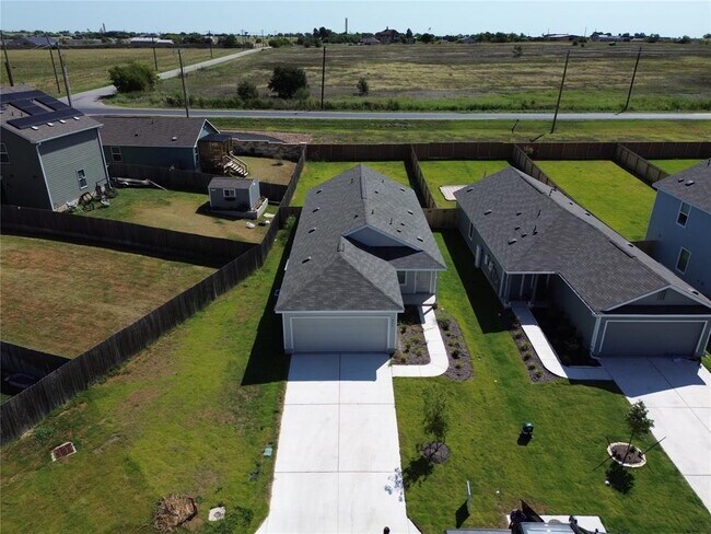 Foto del edificio - 204 Burt Rainey Ln