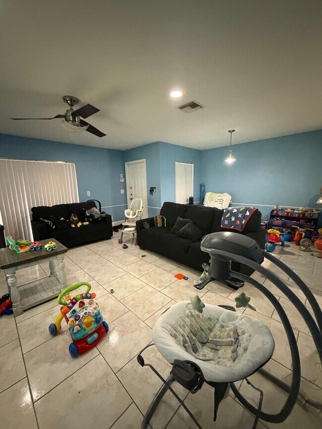 Foto del edificio - 5362 SW 125th Ave