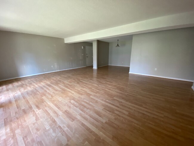 Building Photo - Room in 3 Bedroom Apartment at Edwards Mil...