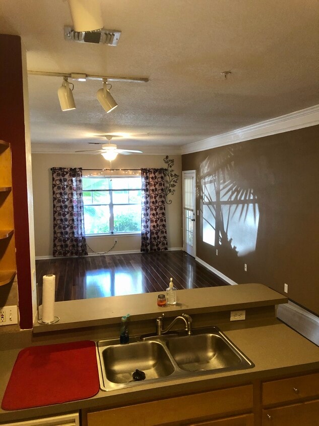4207 S Dale Mabry Hwy Unit First Floor, Tampa, FL 33611 Condo for