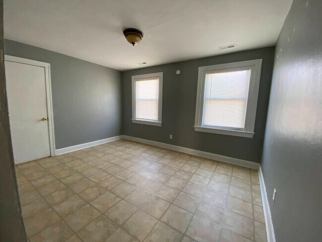 Building Photo - 413 Colonial Ave