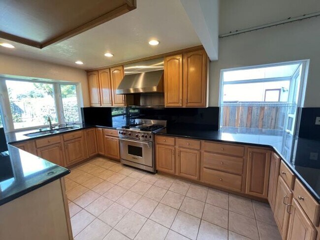 Building Photo - Mission Hills Fremont Single Family Home i...