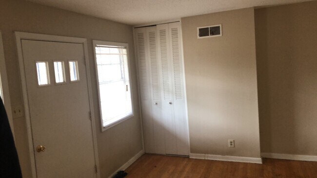 Foto del edificio - MOVE-IN SPECIAL 1/2 OFF 1ST MONTH'S RENT!!