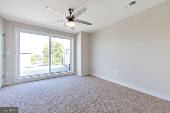 Foto del edificio - 16608 Crabbs Branch Way
