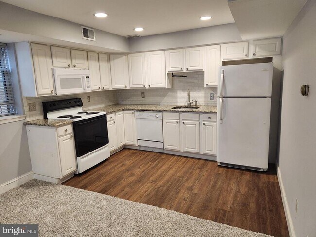 Building Photo - 4329 Main St