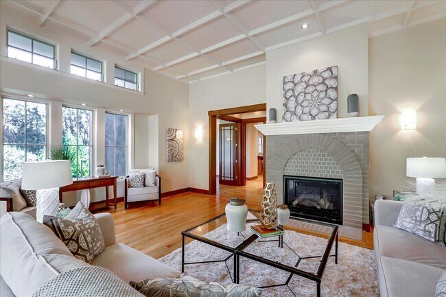 Foto del edificio - 837 Chiltern Rd