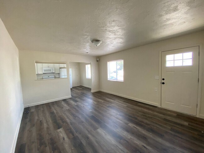 Building Photo - 437 W Crowley St