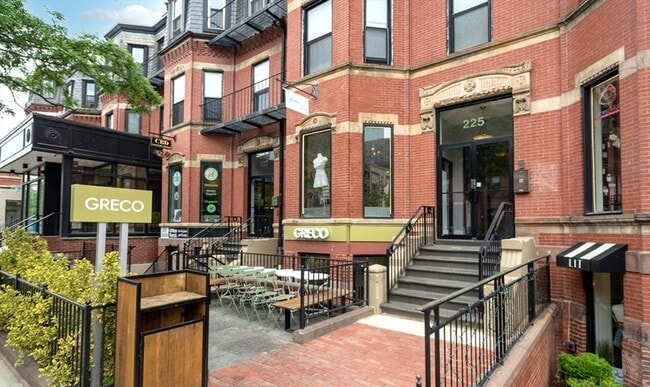 Foto del edificio - 225 Newbury St