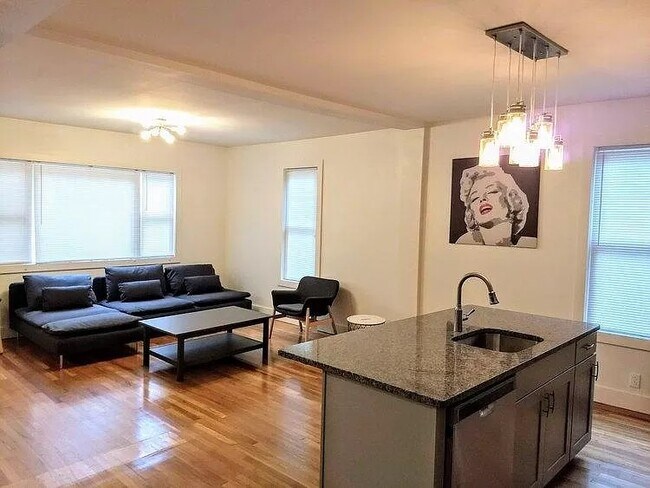 Building Photo - 41 St John Ave