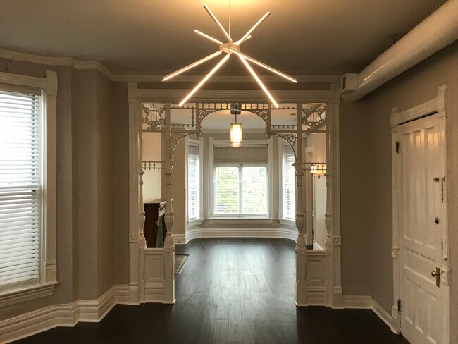 Living Room - 1415 N Wicker Park Ave
