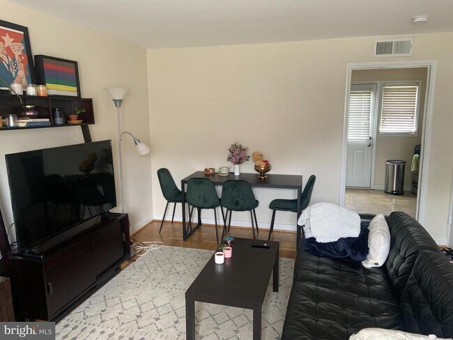 Foto del edificio - 732 N Oakland St