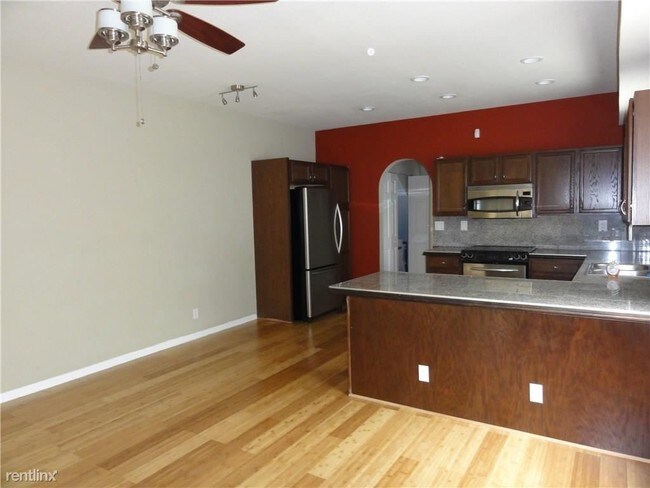 Building Photo - 3 br, 2.5 bath House - 747 NW 2nd Ave