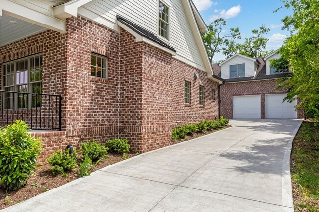 Building Photo - 1413 Clifton Ln