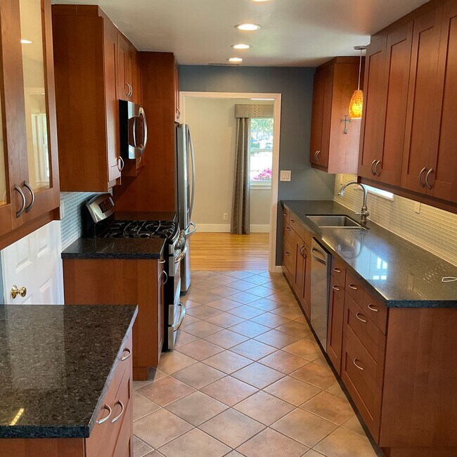 Building Photo - FOR LEASE 3 Bedroom 2 Bath Corner Lot Home