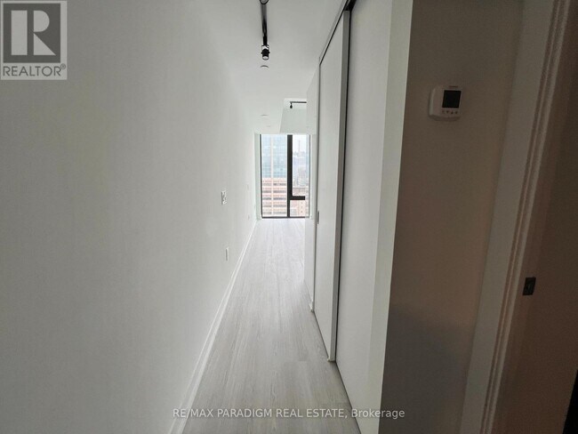 Photo du bâtiment - 195 McCaul St