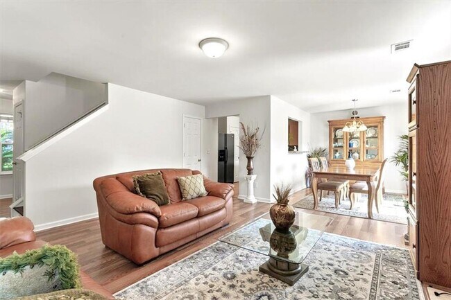 Foto del edificio - 2760 Englewood Dr