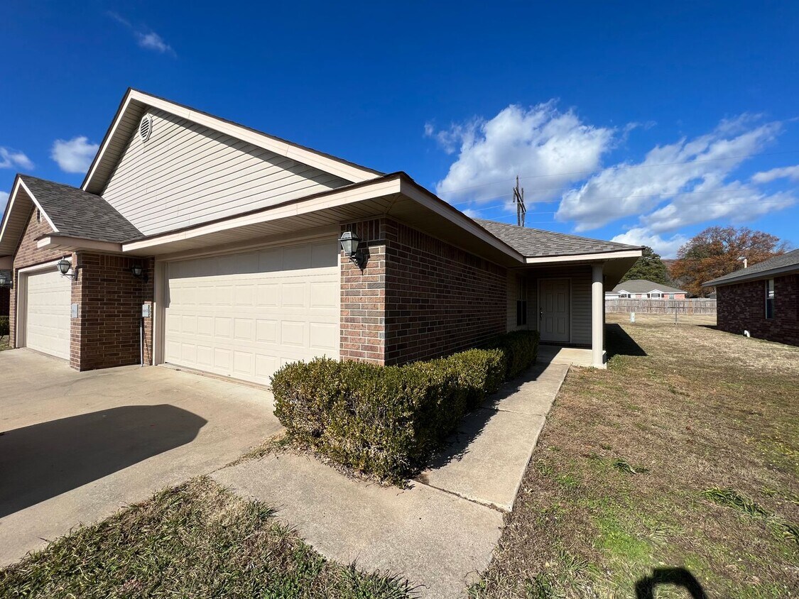 Foto principal - 1808 Ingalls Ln
