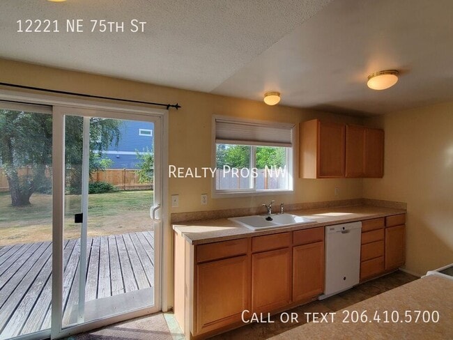 Foto del edificio - 12221 NE 75th St