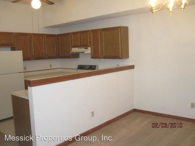 Building Photo - 1449 King Charles Dr