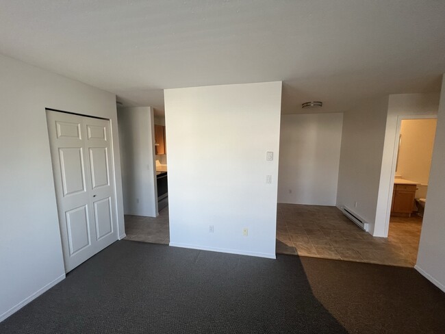 Building Photo - 505-505 Browne Rd
