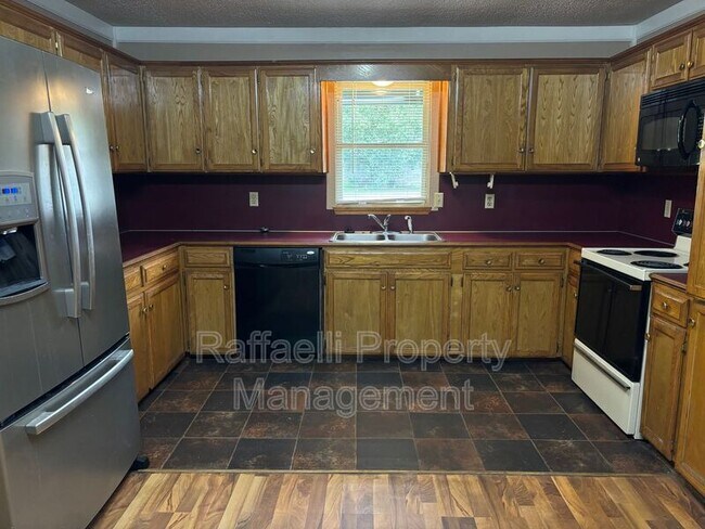 Foto del edificio - 68 Pierce Rd