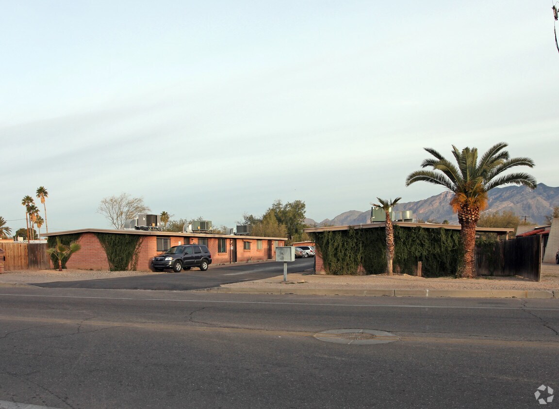 Primary Photo - 4209-4231 E Glenn