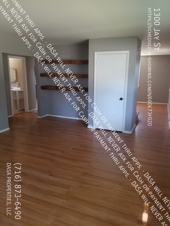 Building Photo - 1300 Jay House - 3 Bed / 2 Bath