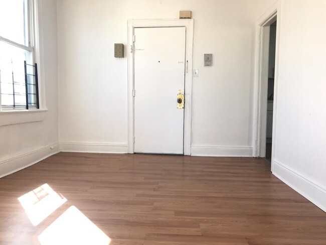 Building Photo - 92 Woodlawn Ave