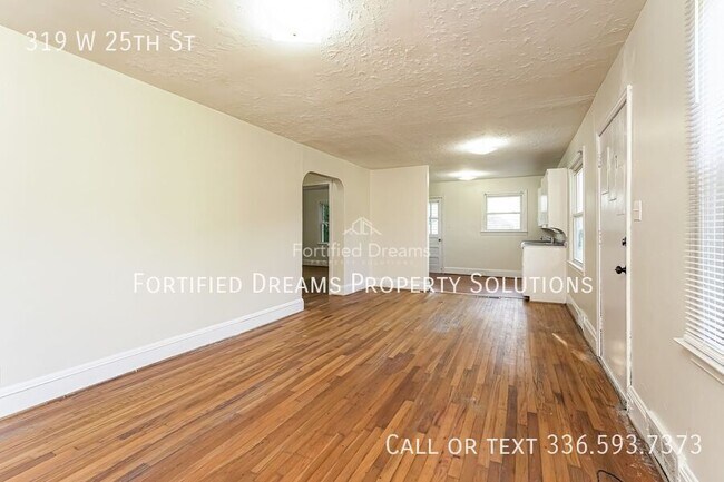 Foto del edificio - 319 W Twenty-Fifth St