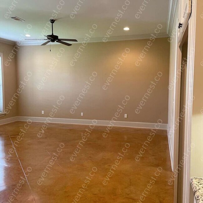 Building Photo - 3Bed / 2Bath House in Brandon / Pet-Friend...