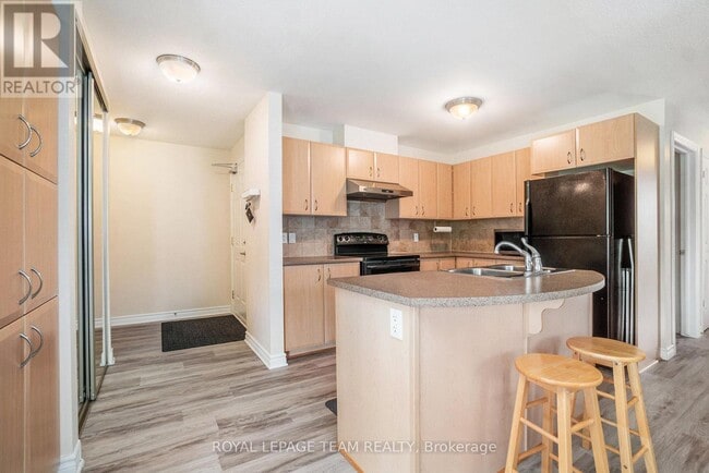Building Photo - 355-355 Paseo Private