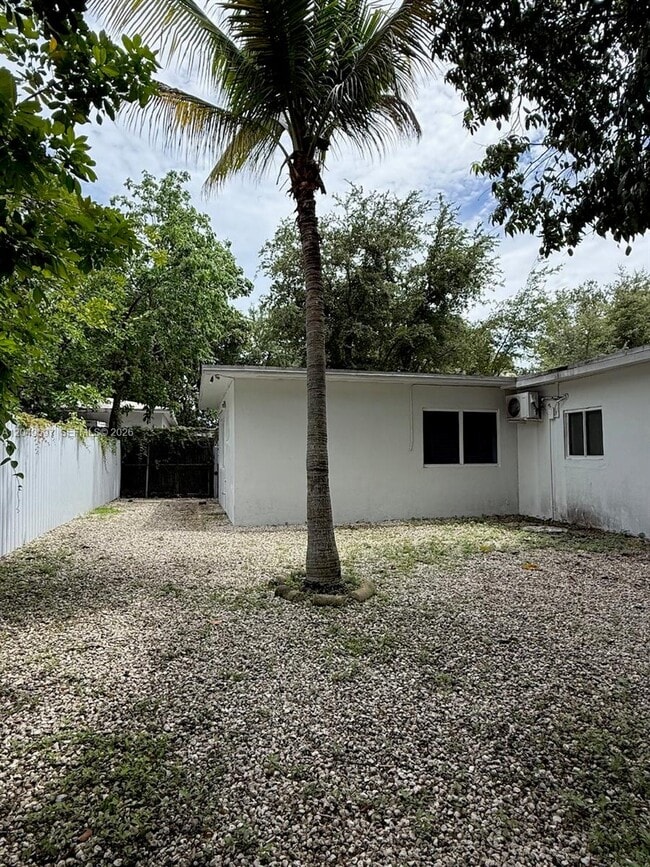 Building Photo - 6723 NE Miami Pl