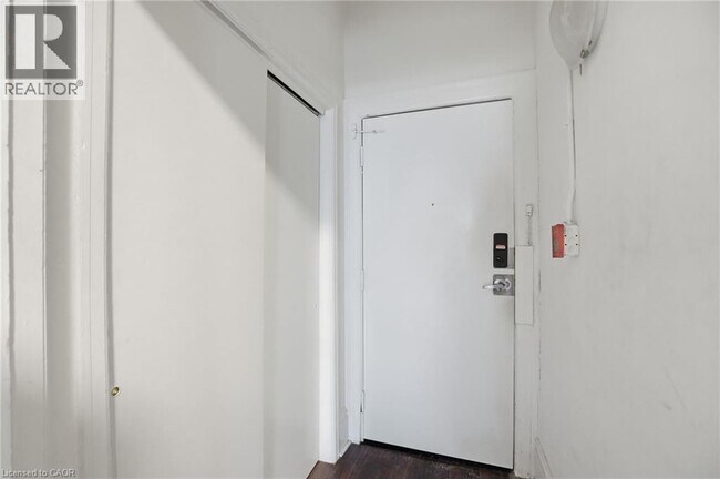 Photo du bâtiment - 63 John St S