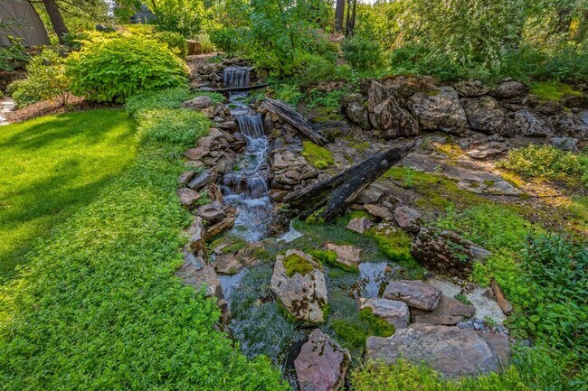 Building Photo - Riverfront Property 3 bed 3 bath