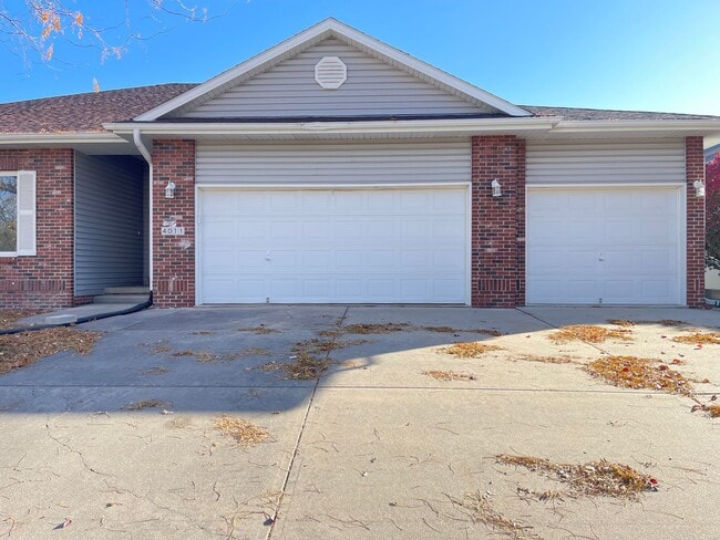 Building Photo - Northwest Omaha Gem: 2,700 Sq Ft, 3-Bedroom, Walk-Out Finished Basement, Fenced Yard, 3-Car Garag...