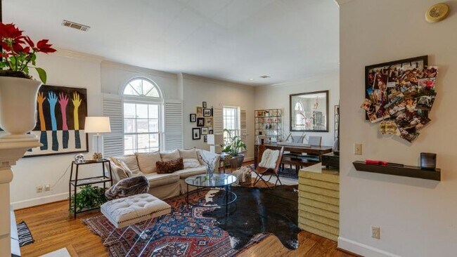 Foto del edificio - 2042 Graybar Ln