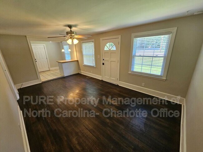 Building Photo - 5737 Oak Dr