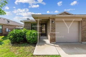 Building Photo - 1004 Drover's Cove