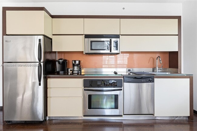 Building Photo - 435 21st St