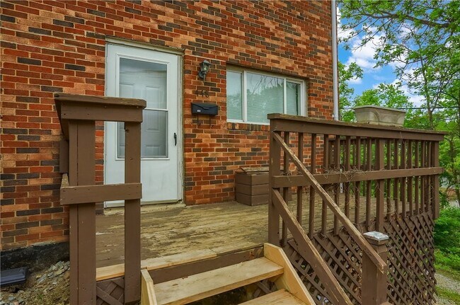 Foto del edificio - 448 Brierly Ln