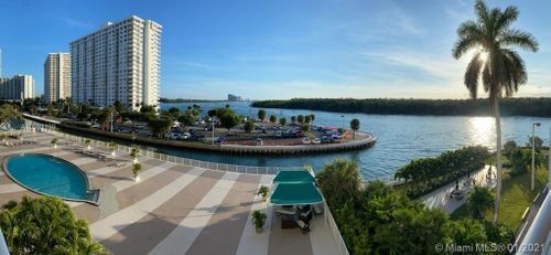Foto principal - 400 Kings Point Dr